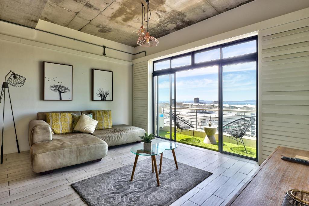 Гостиная зона в Stylish Apartment With Atlantic Ocean Views!