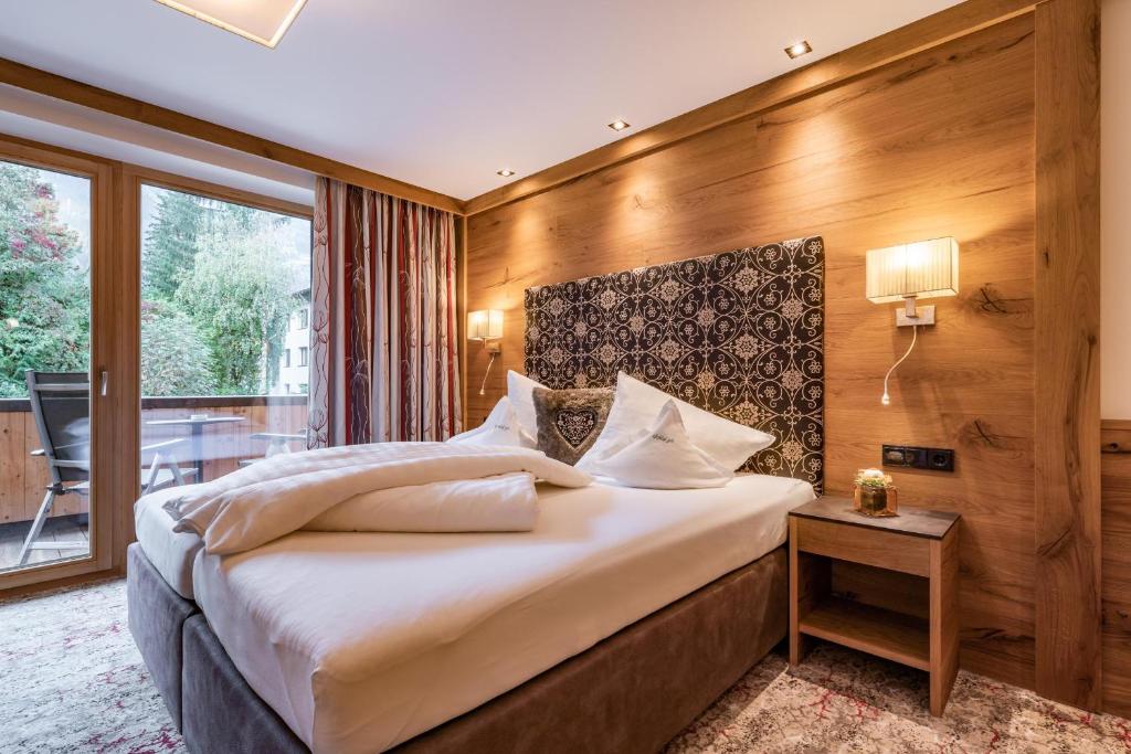 Postel nebo postele na pokoji v ubytování Hotel Pramstraller