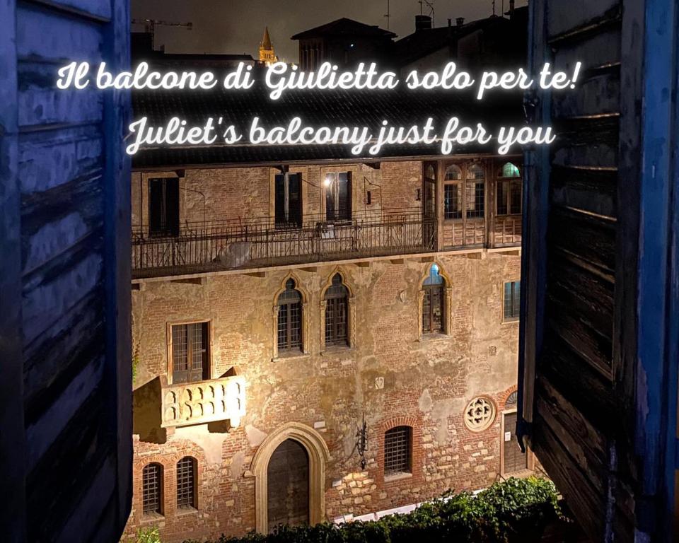 una imagen de un edificio con las palabras bolognaoohmolle en Le Suite Di Giulietta en Verona