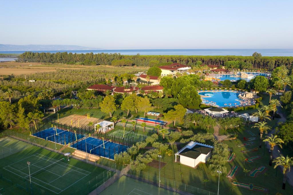 Bazén v ubytování Falkensteiner Club Funimation Garden Calabria nebo v jeho okolí