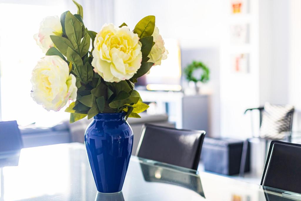 Posedenie v ubytovaní Stylish 3 Bedroom Apartment at the Heart of Nueva Andalucia Close to Centro Plaza