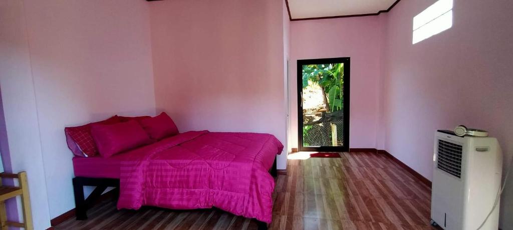 Postel nebo postele na pokoji v ubytování หลับสบายที่ดอยตุง Zuh meh ja Home lodge