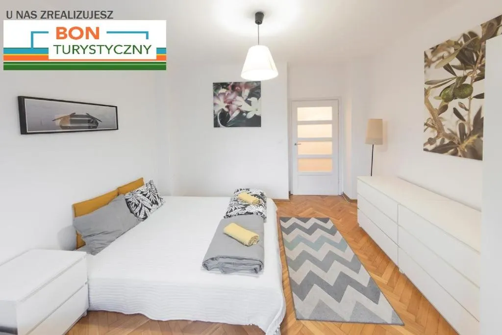 Bright apartment at Metro Centrum - Royal street, Warsaw, Poland