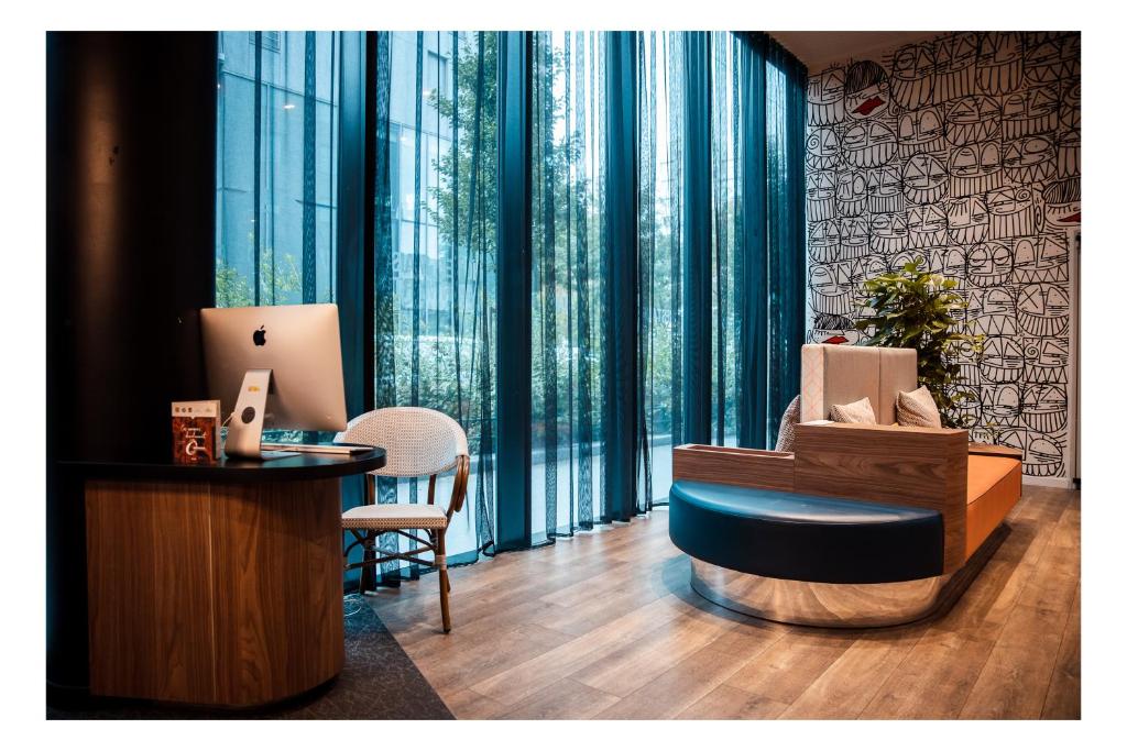 The Originals Boutique, Hôtel Maison Montmartre Paris Les Puces - Resim 25