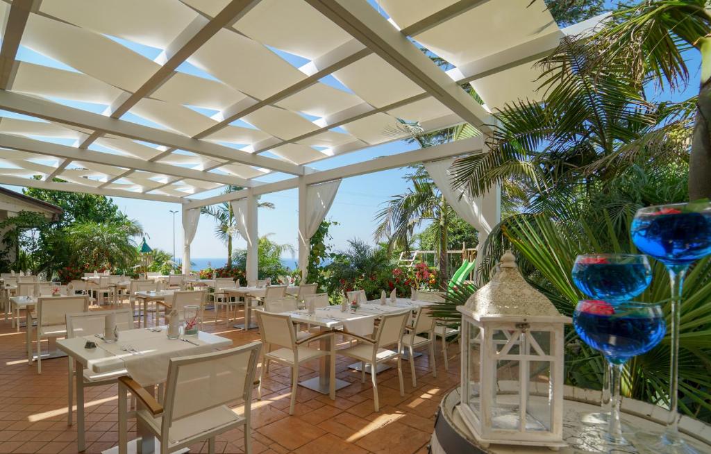 Restaurace v ubytování La Bussola Hotel Calabria