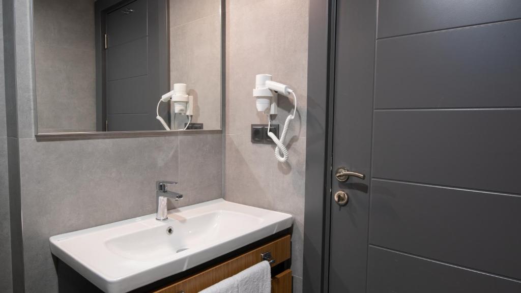 OPERA SUITES Apart Hotel - 8