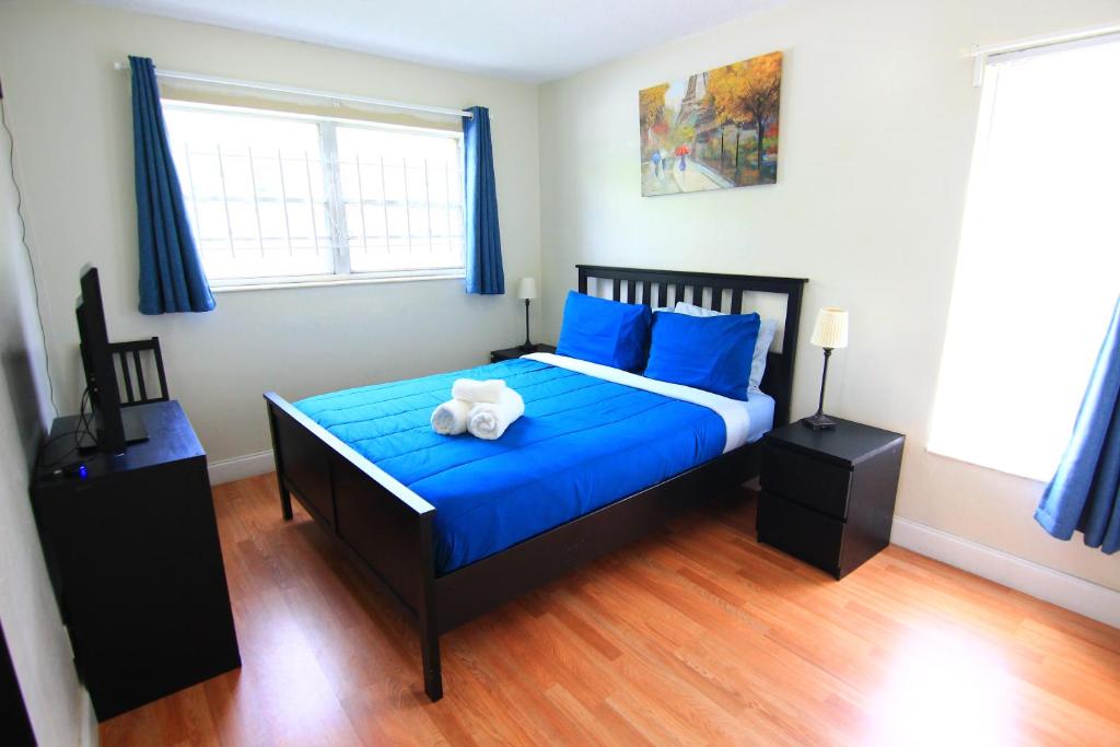 Sunny Isles Apartments by MiaRentals - Two-Bedroom Apartment
