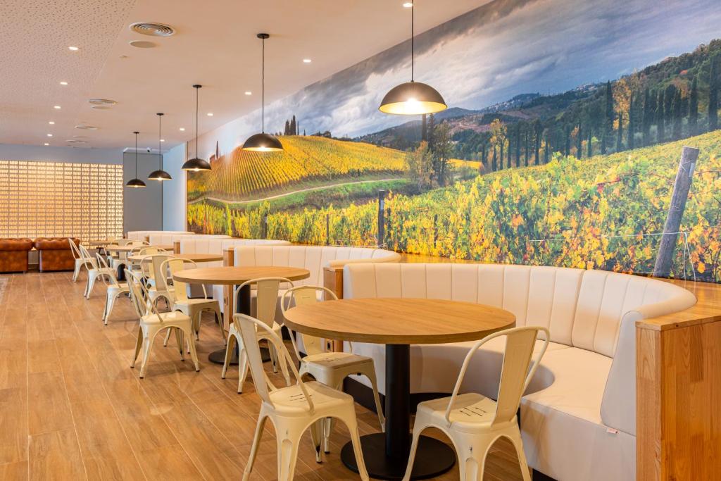 L'Azure Hotel 4* Sup餐厅或其他用餐的地方