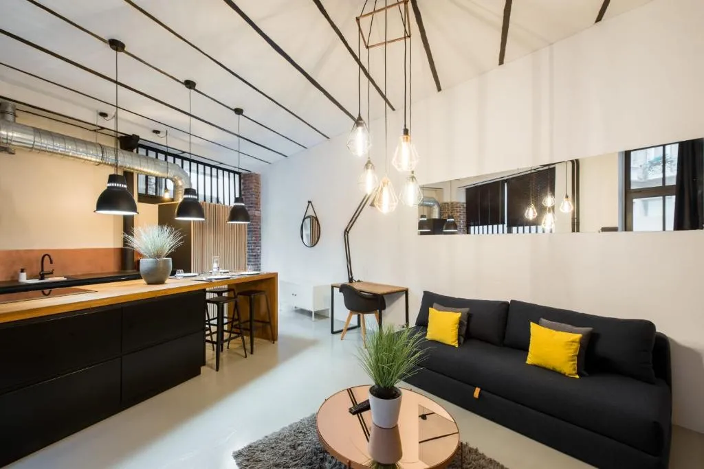 Loft in a quiet area close to the metro station, Paris, France