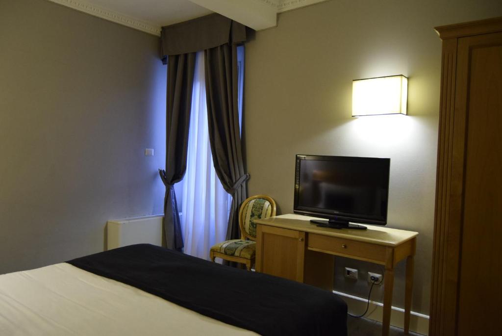 TV a/nebo společenská místnost v ubytování Hotel dei Quiriti