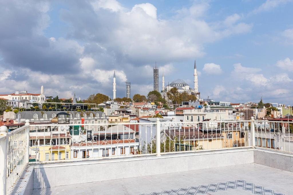 Nespecifikovaný výhled na destinaci Istanbul nebo výhled na město při pohledu z aparthotelu