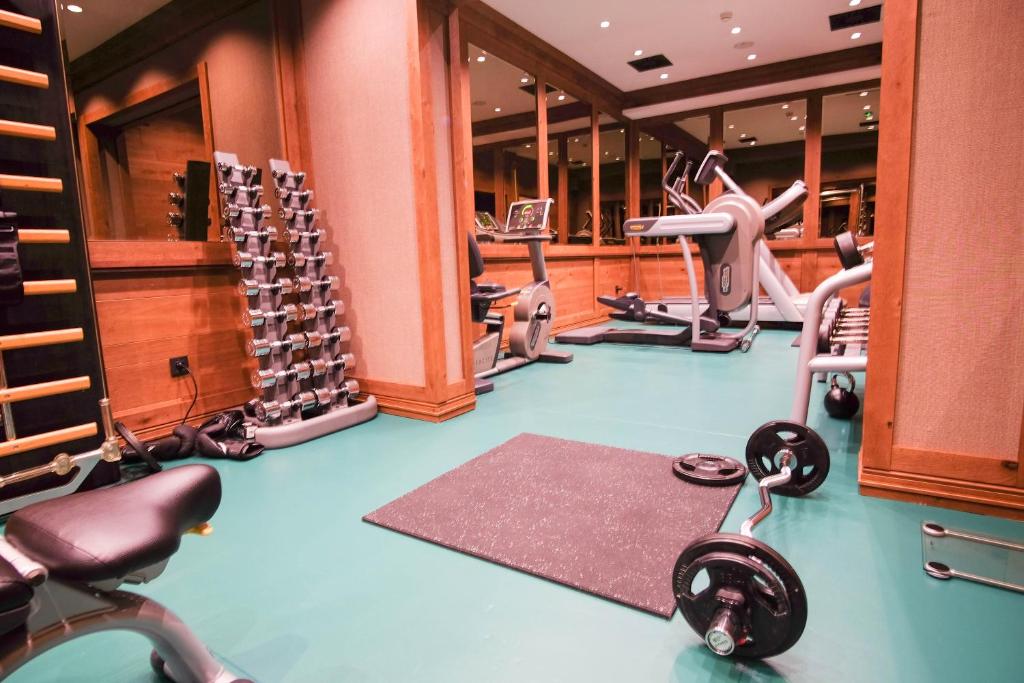 Fitness centrum a/nebo fitness zařízení v ubytování Grey Family Hotel