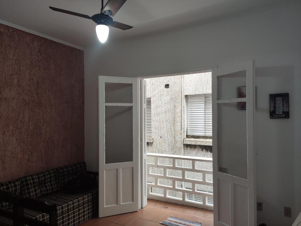  PRAIA GRANDE APARTAMENTO TEMPORADA com ar condicionado