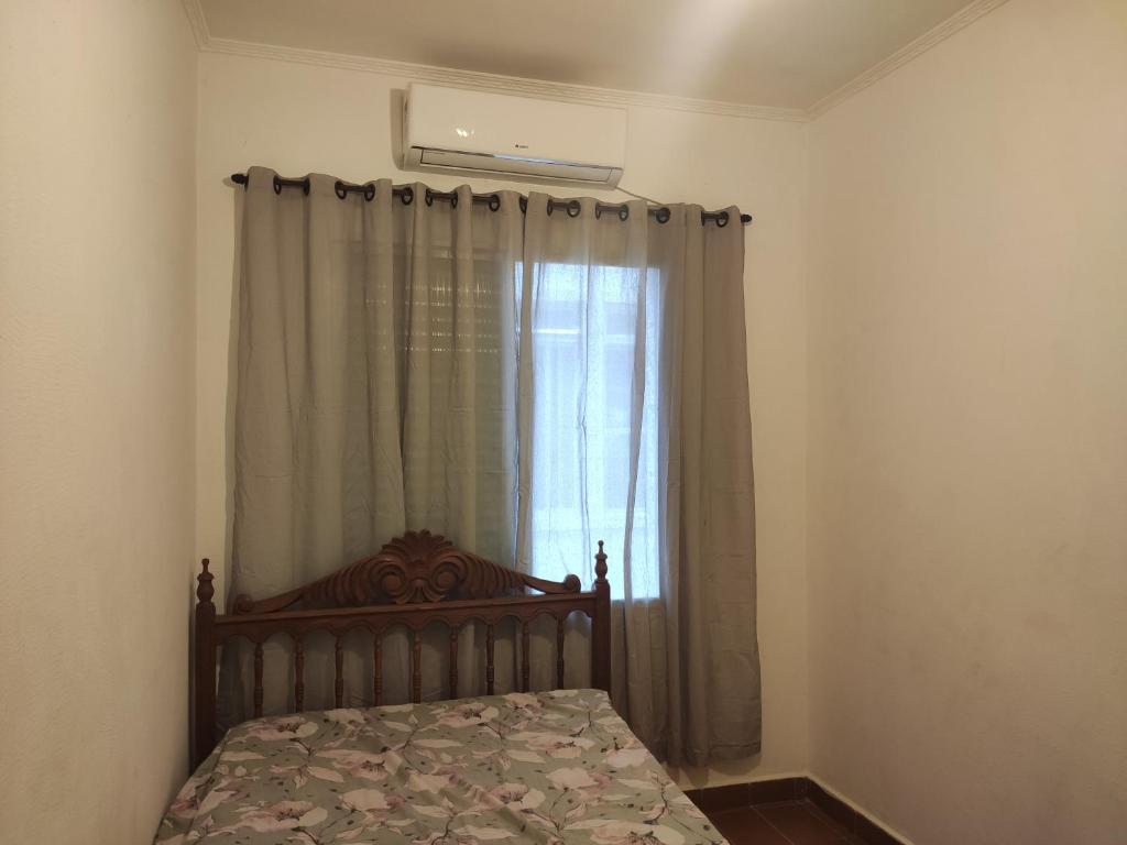  PRAIA GRANDE APARTAMENTO TEMPORADA com ar condicionado