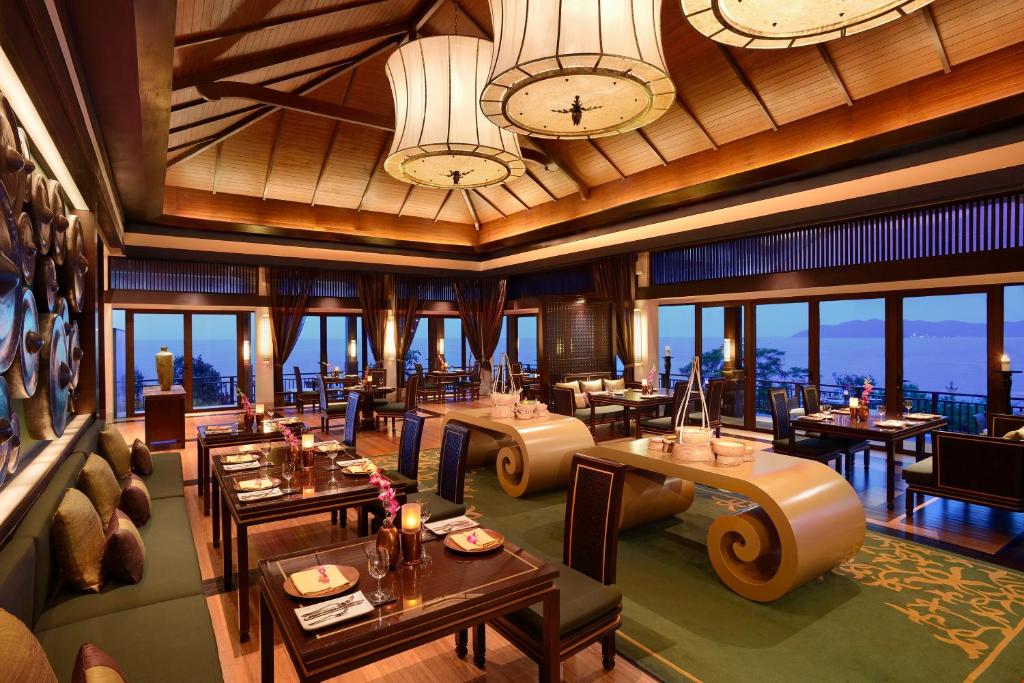 Khu vực ghế ngồi tại Banyan Tree Lang Co