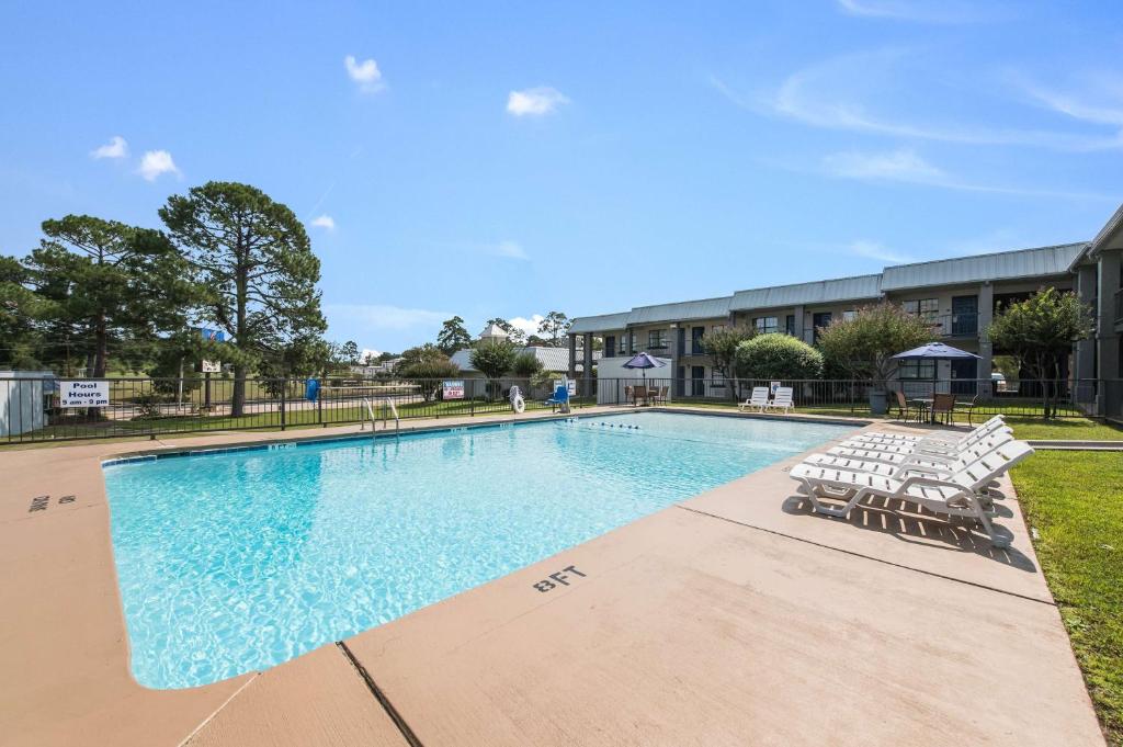 Bazén v ubytování Motel 6-Kilgore, TX nebo v jeho okolí