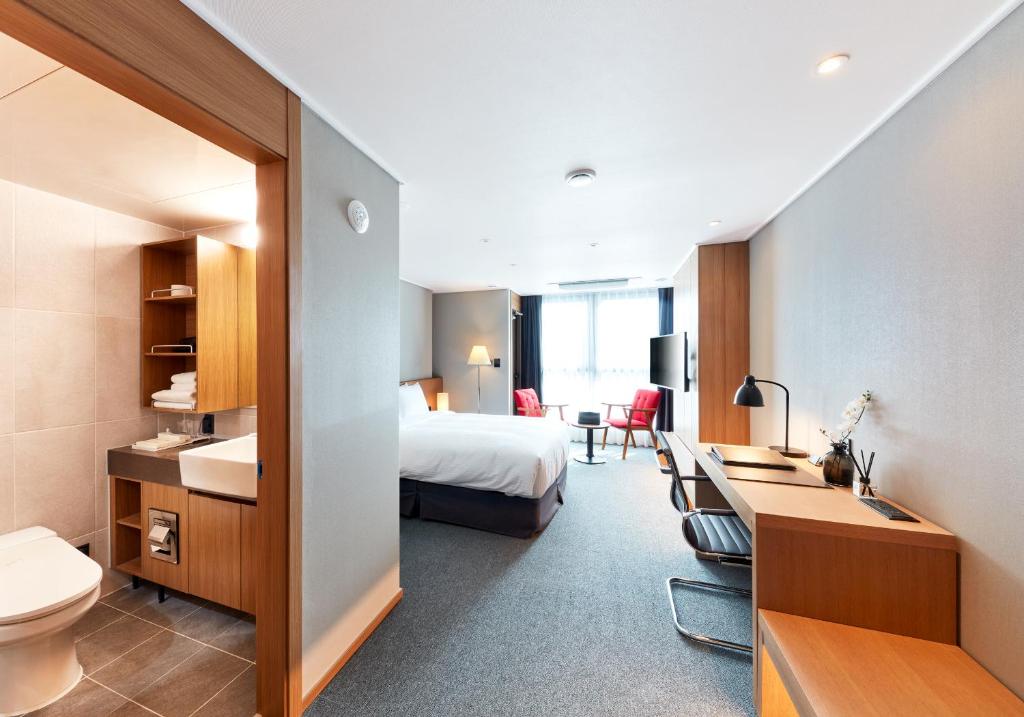 Ramada by Wyndham Gumi - Ramada Standard Double