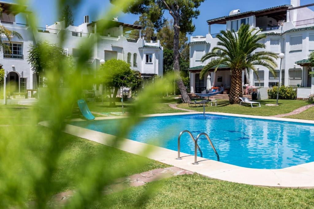 4 bedroom townhouse 1st line Los Naranjos Golf course ...