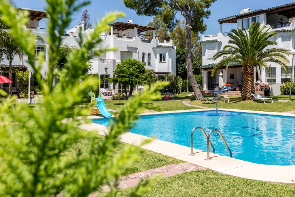 4 bedroom townhouse 1st line Los Naranjos Golf course ...