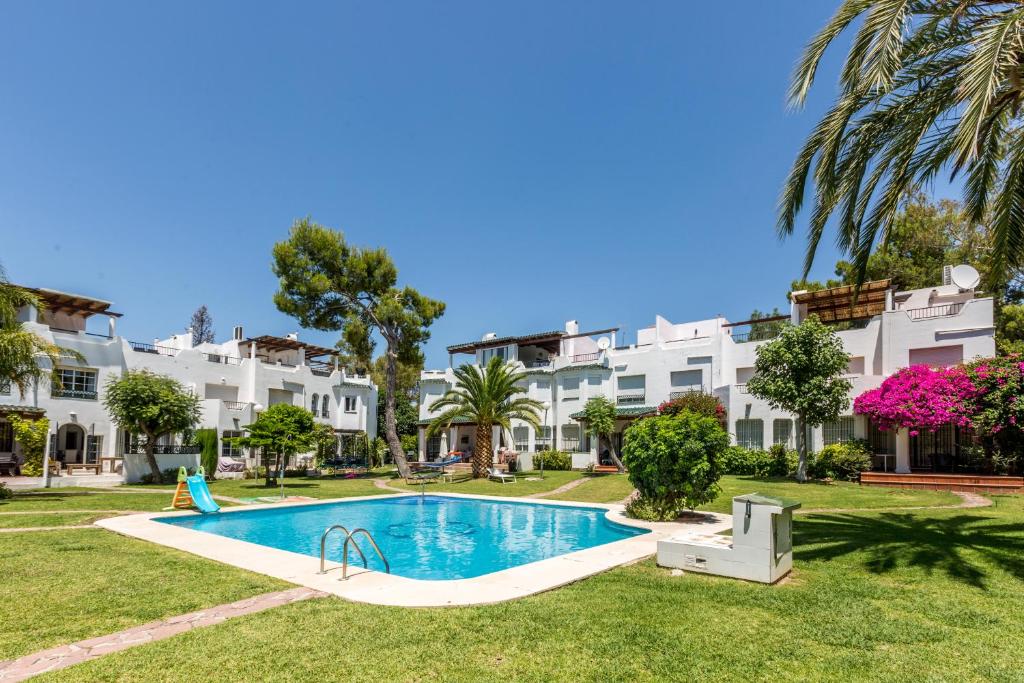4 bedroom townhouse 1st line Los Naranjos Golf course ...