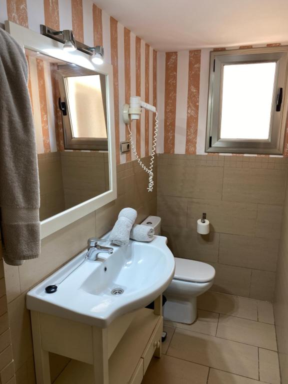 Kúpeľňa v ubytovaní Apartamentos Oasis Sol