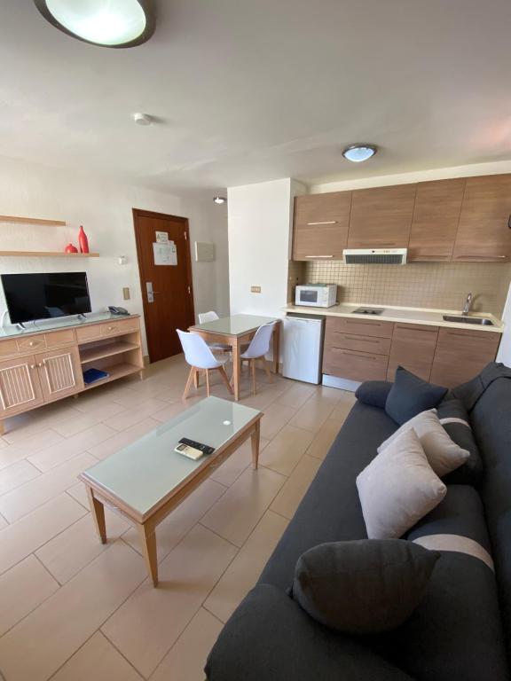 Kuchyňa alebo kuchynka v ubytovaní Apartamentos Oasis Sol