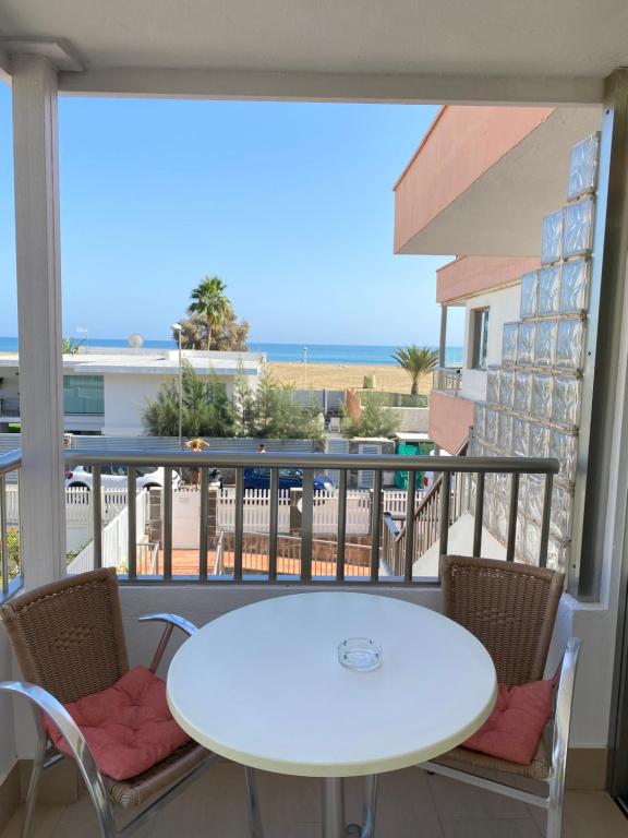 Balkón alebo terasa v ubytovaní Apartamentos Oasis Sol