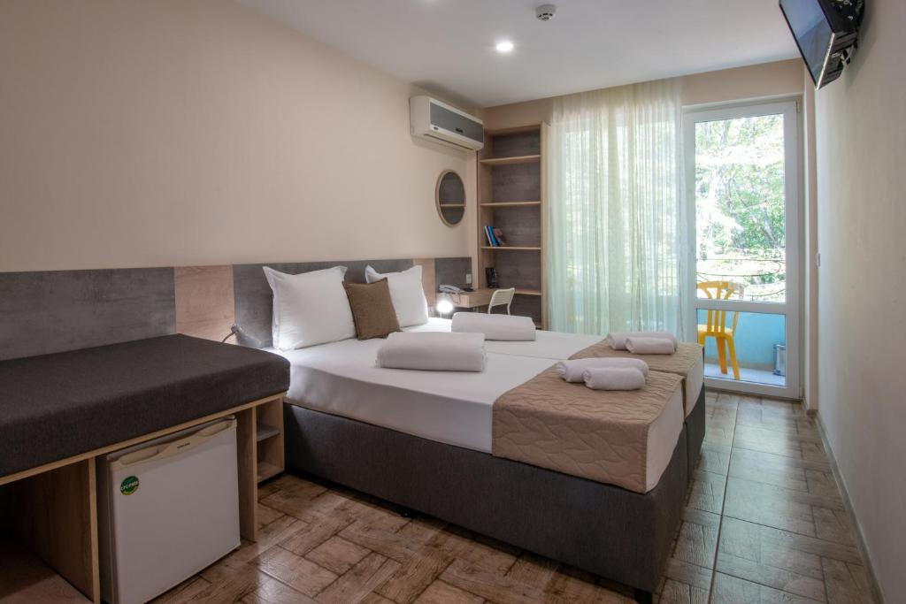 Postel nebo postele na pokoji v ubytování Ariana Hotel