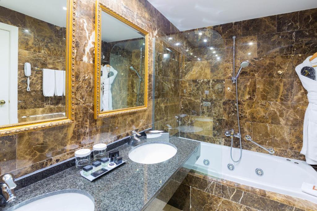 Koupelna v ubytování Hotel Princesa Parc Excellence