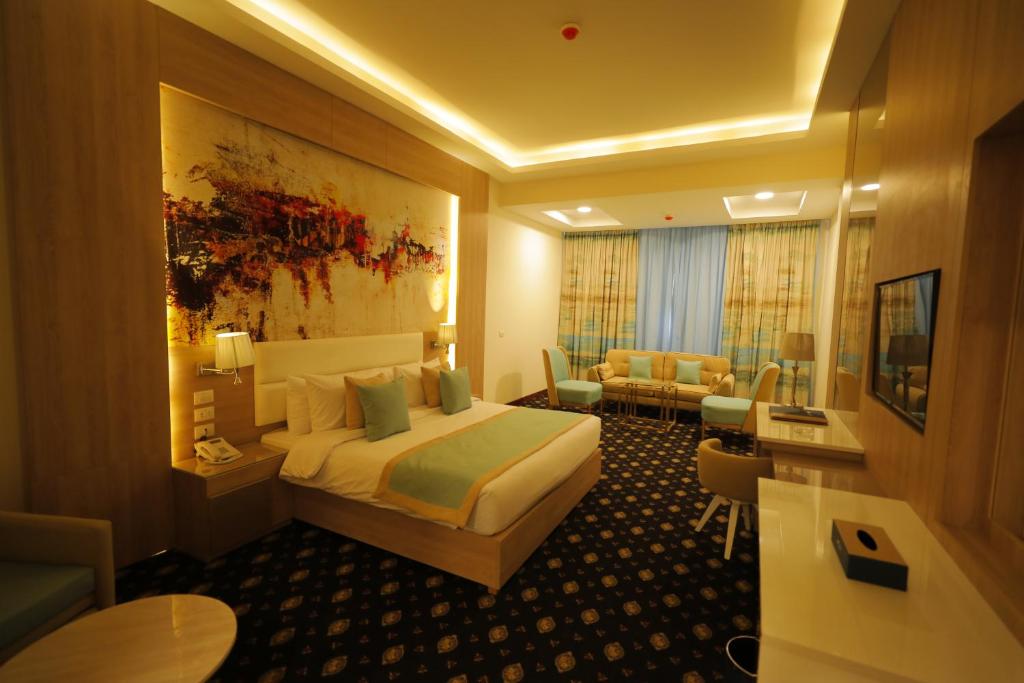 Postel nebo postele na pokoji v ubytování Tolip Gardens Hotel