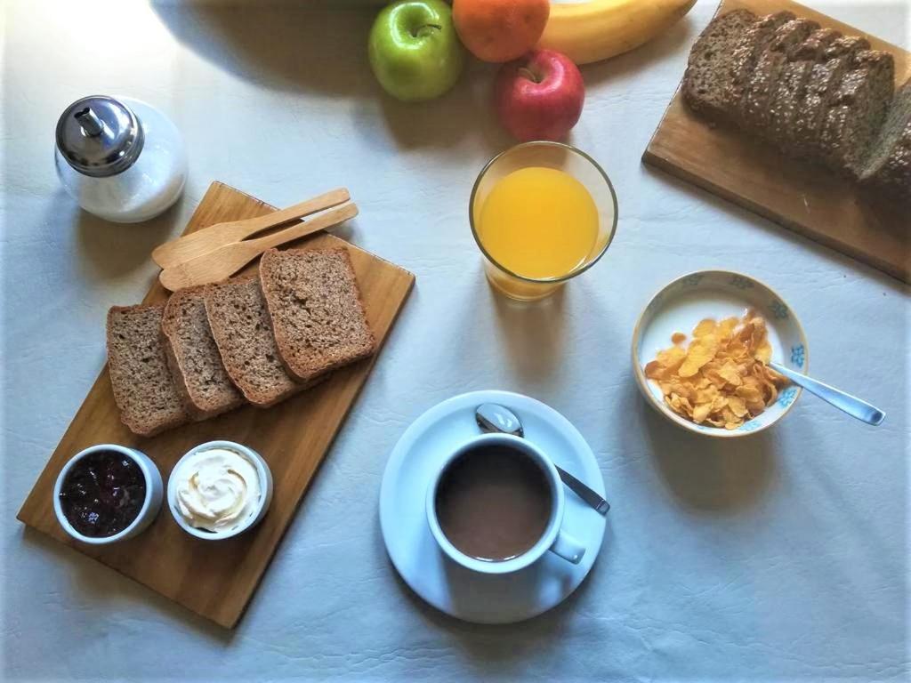 Opções de café da manhã disponíveis para hóspedes em Casa mia