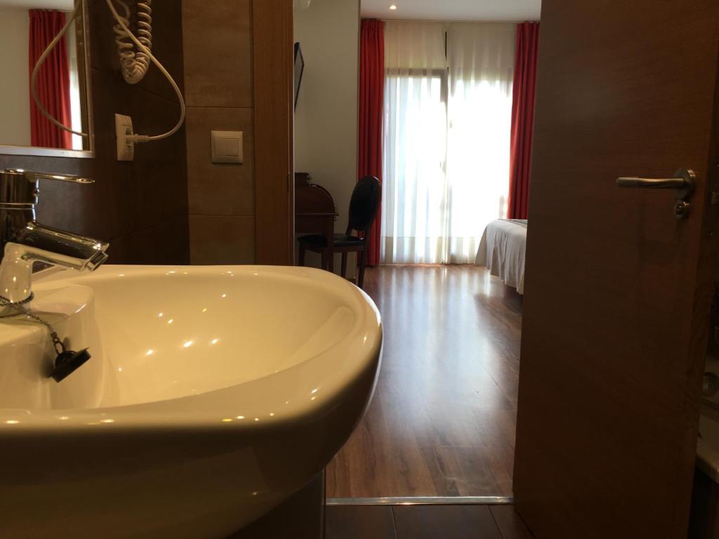 Un baño de Hotel Valle de Cabezón