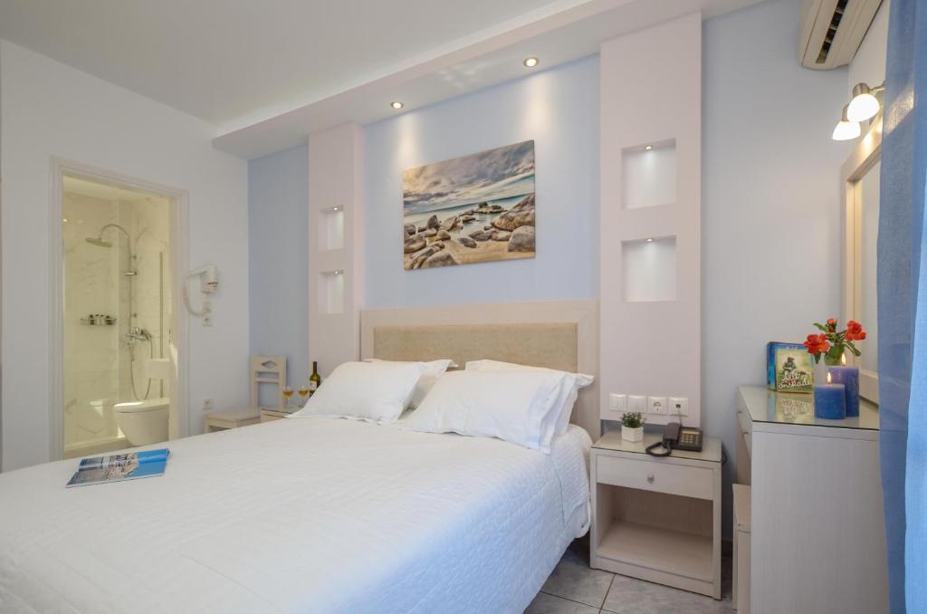 Postel nebo postele na pokoji v ubytování Ilion Hotel
