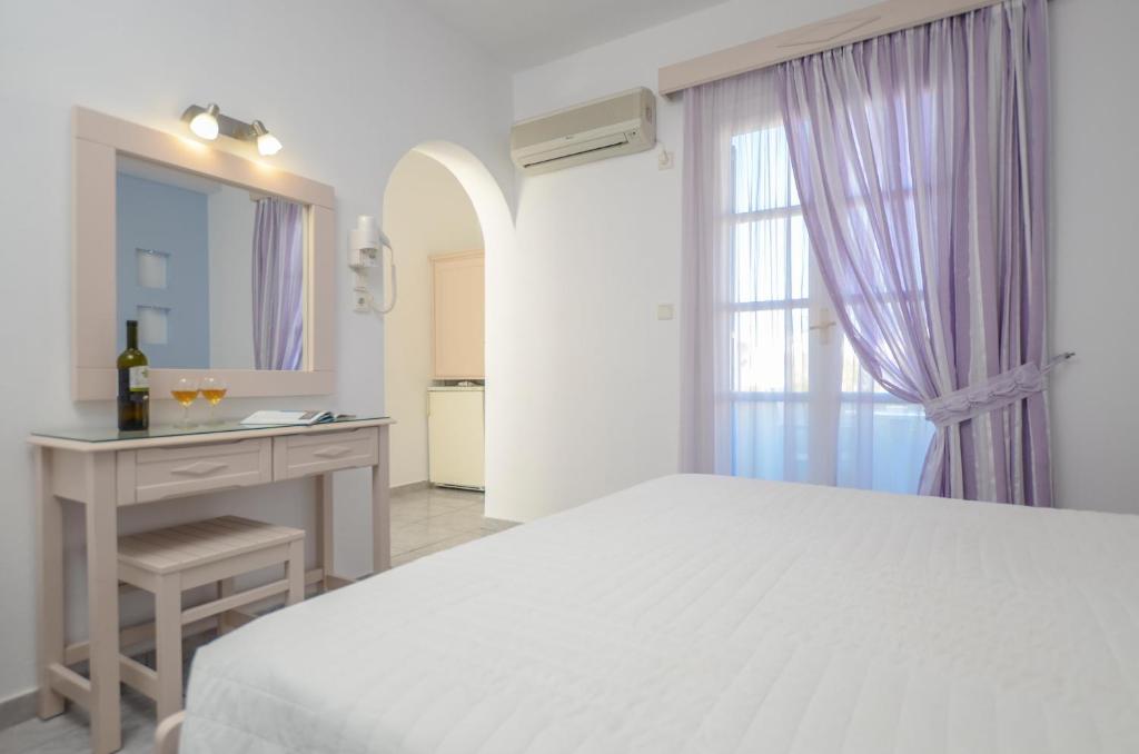 Postel nebo postele na pokoji v ubytování Ilion Hotel