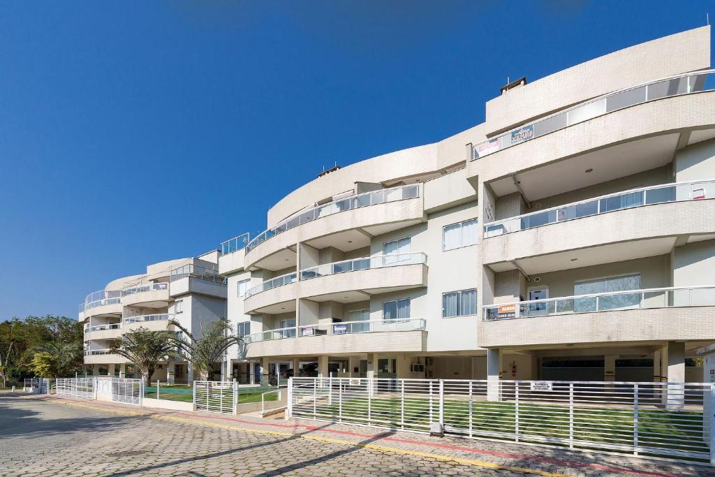  Aluguel Apartamento 2 quartos com 1 suíte Centro Bombinhas SC