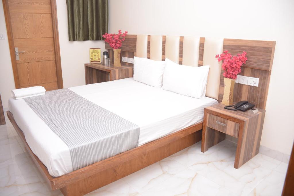 Postel nebo postele na pokoji v ubytování Hotel Golden Oasis - NEAR NEW DELHI RAILWAY STATION