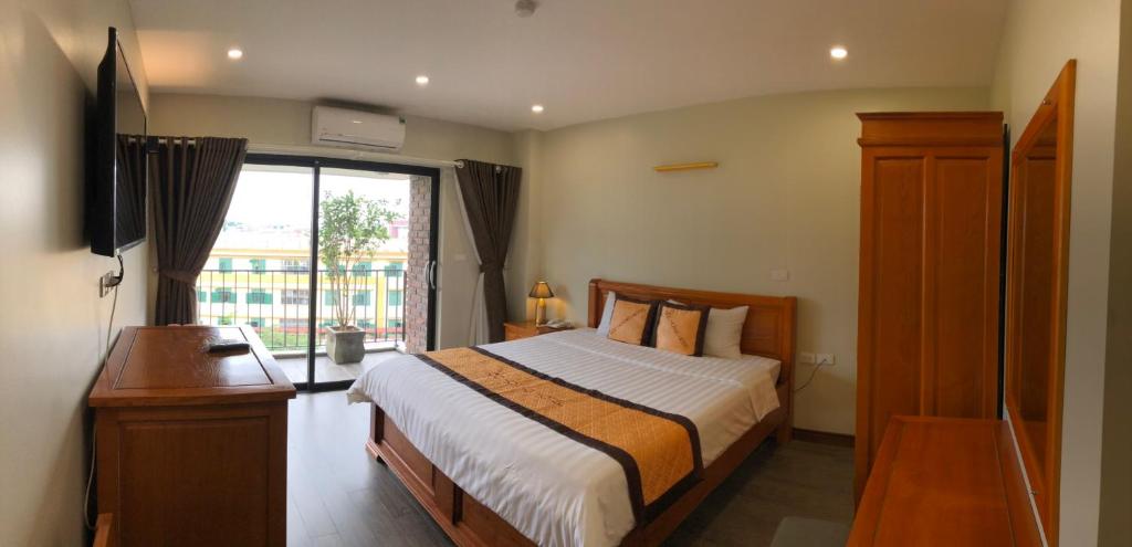 Postel nebo postele na pokoji v ubytování Moc Hoang Hotel