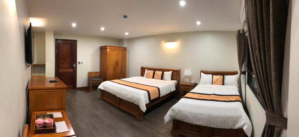 Postel nebo postele na pokoji v ubytování Moc Hoang Hotel