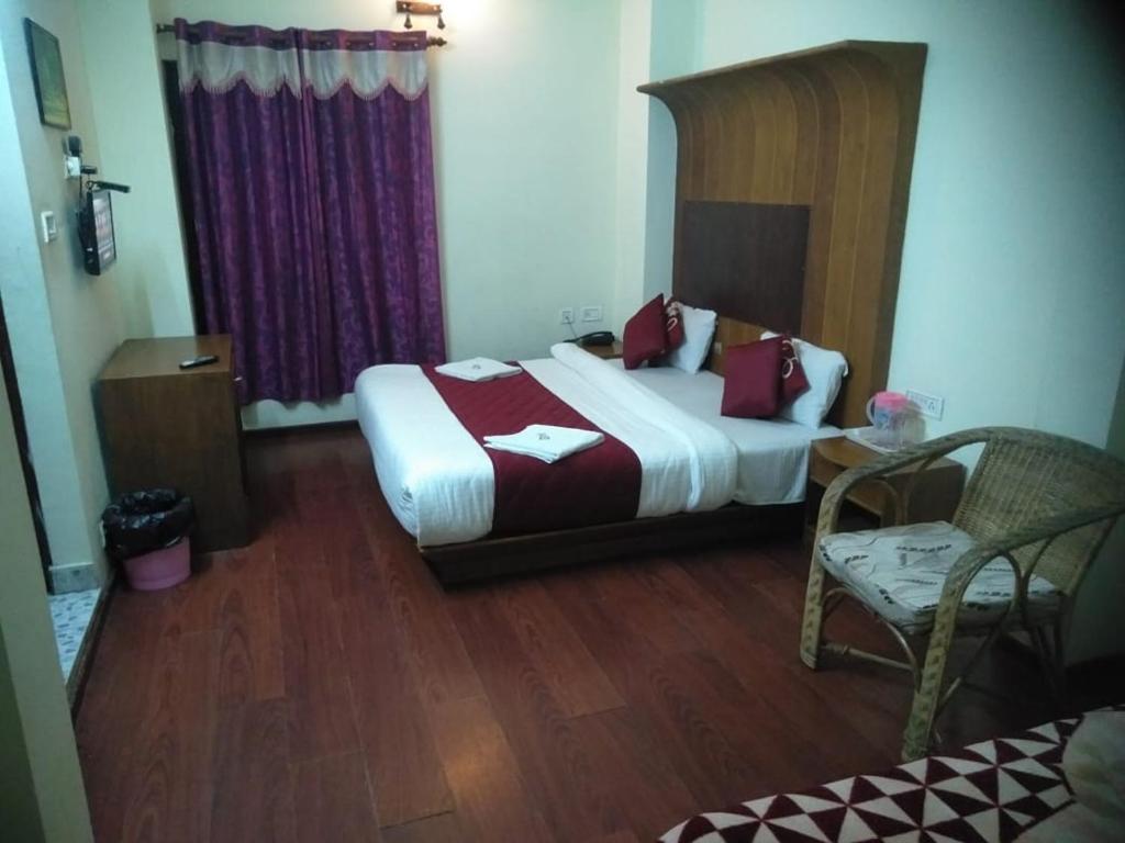 Red Star Holidays - Deluxe Double Room