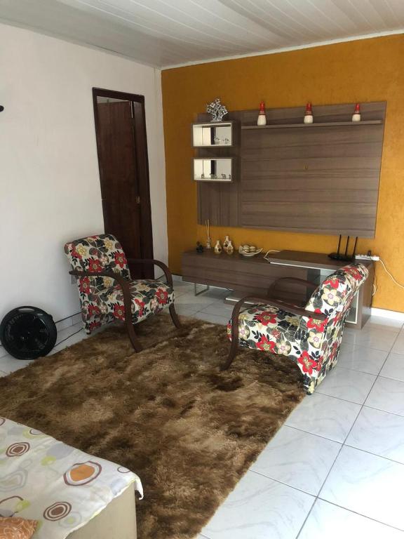  Casa com churrasqueira e garagem coberta