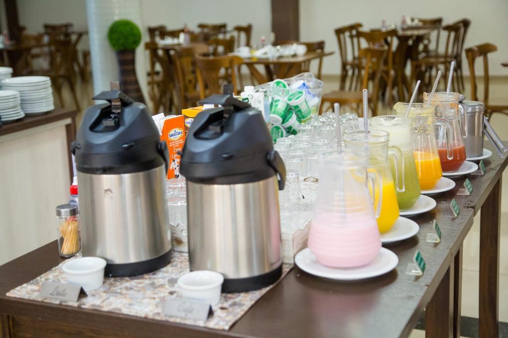 Příslušenství pro přípravu čaje a kávy v ubytování Hotel Maestro Executive Toledo