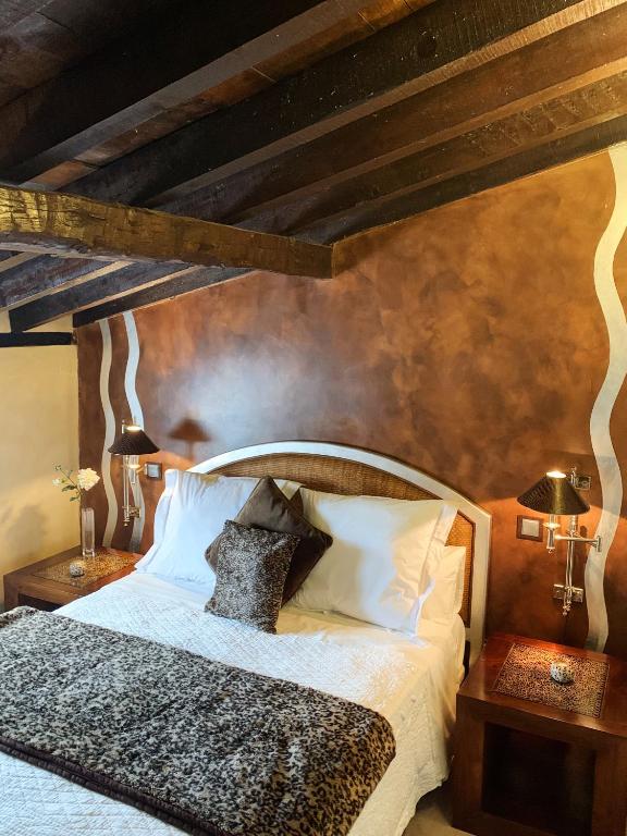 Postel nebo postele na pokoji v ubytování Hotel Boutique Valle de Oca
