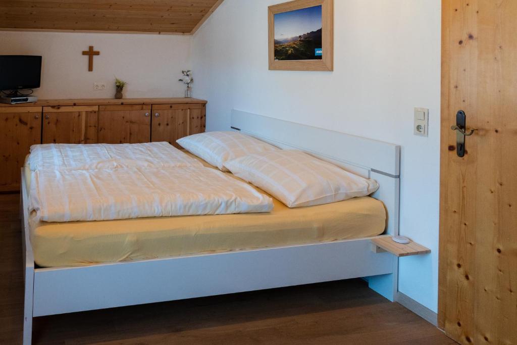 Postel nebo postele na pokoji v ubytování Pension Mariandl