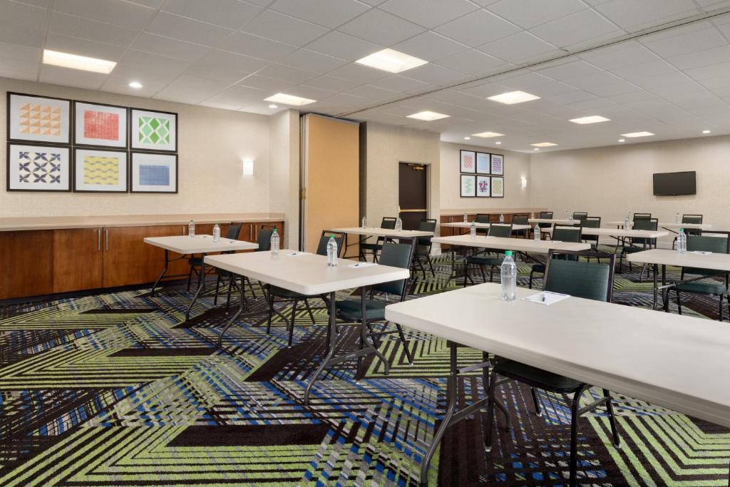 Holiday Inn Express & Suites Auburn - University Area by IHG photo