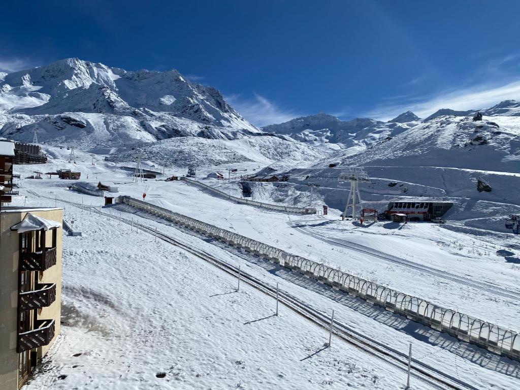 Val Thorens Temple of the Sun - ski in, ski out v zimě