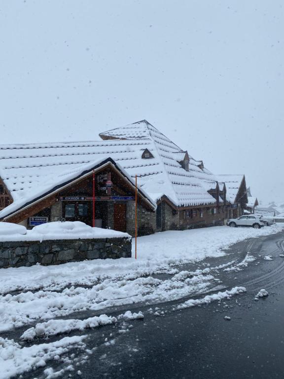 Val Thorens Temple of the Sun - ski in, ski out v zimě
