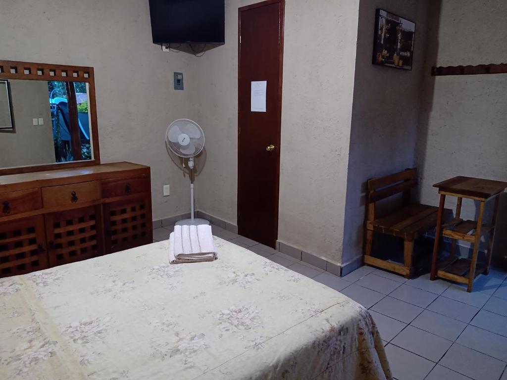 TV a/nebo společenská místnost v ubytování Hospedaje San Antonio Tepoztlán.
