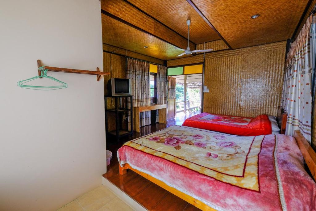 Postel nebo postele na pokoji v ubytování Pai Tewdoi ปาย ทิวดอย รีสอร์ท