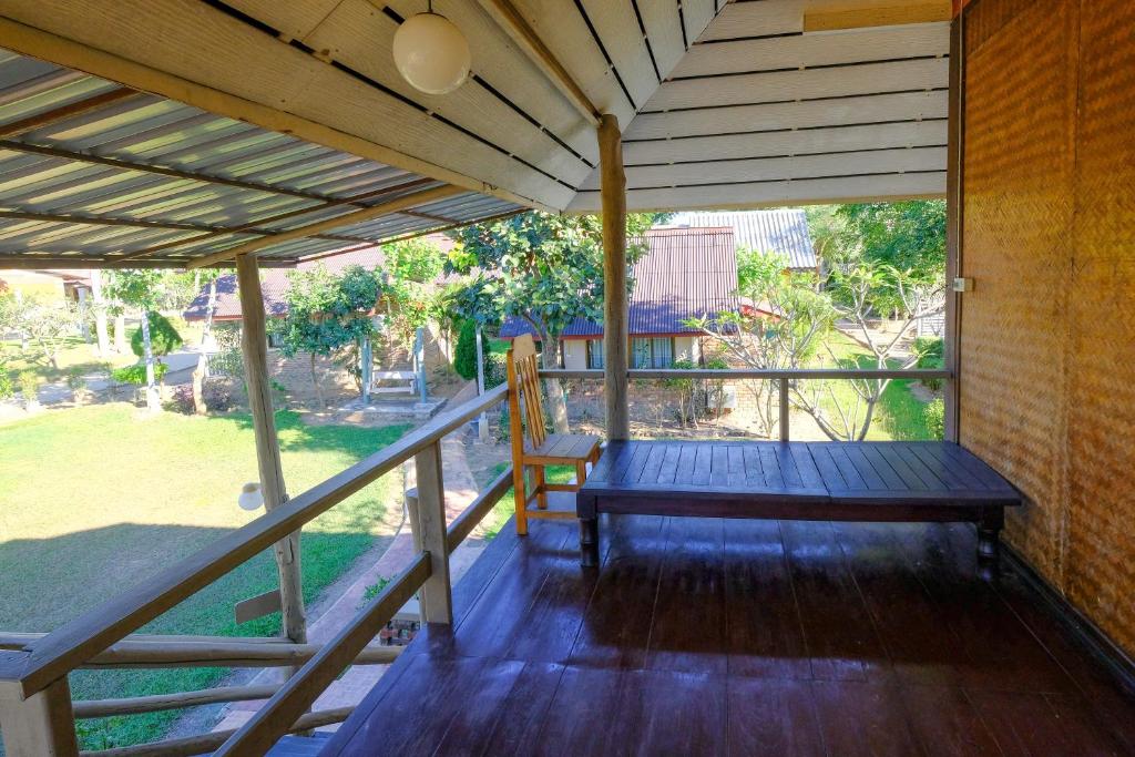 Balkón nebo terasa v ubytování Pai Tewdoi ปาย ทิวดอย รีสอร์ท