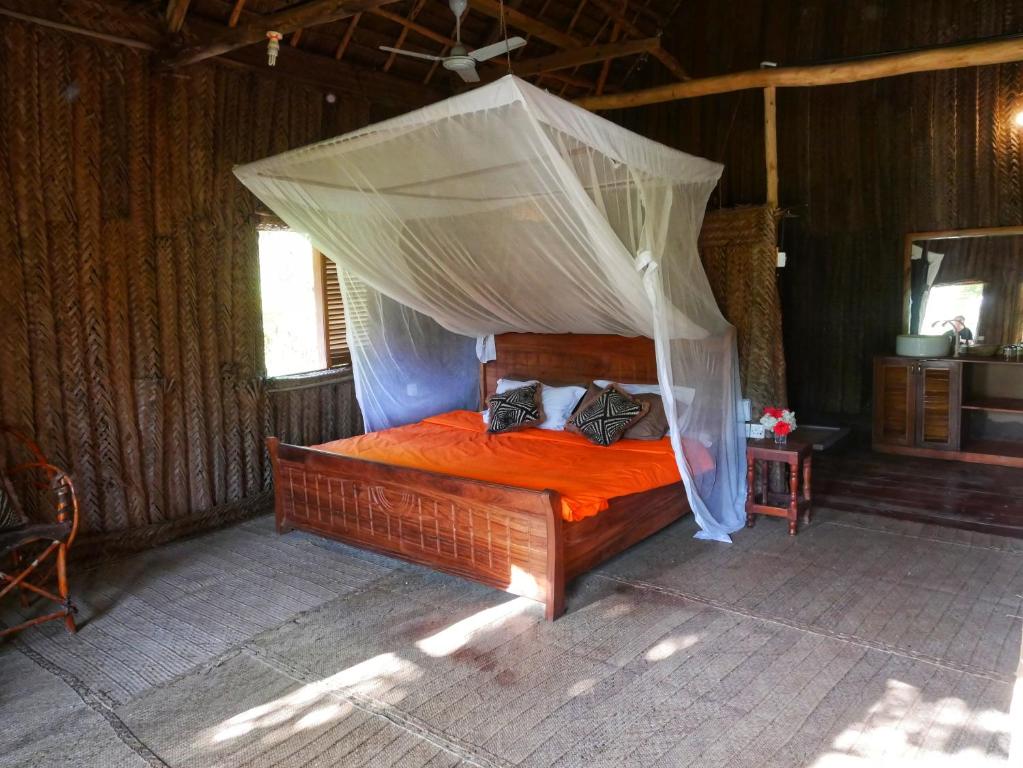 Postel nebo postele na pokoji v ubytování COCO REEF ECOLODGE